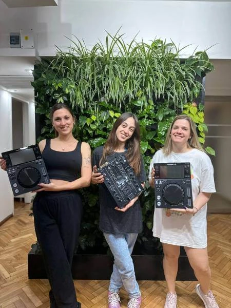 0467b81c 1f9a 4f58 9527 1b21e52215f5 1 1